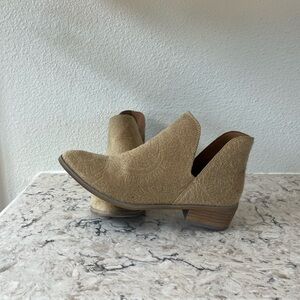 Mi.iM Tan Ankle Booties with V-Cut Design